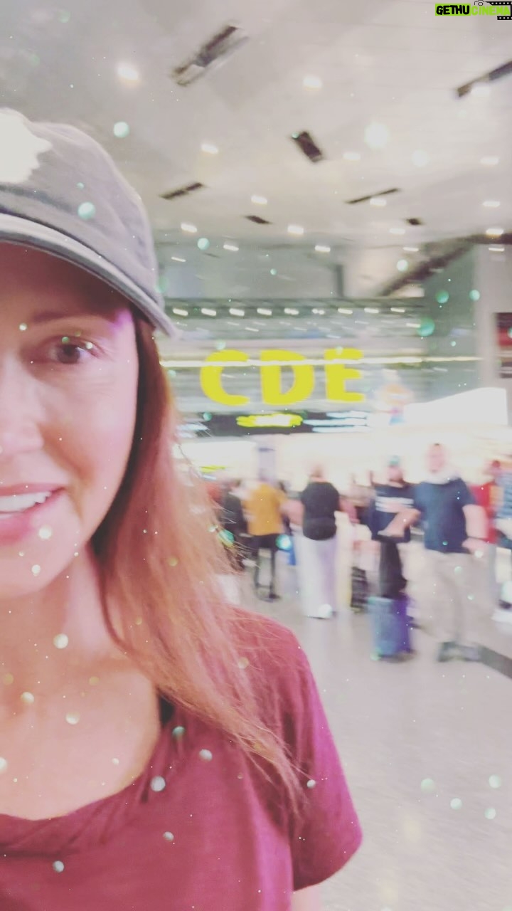 Shannon Elizabeth Instagram - I'm exhausted but thought I'd attempt to share as I raced to my gate....