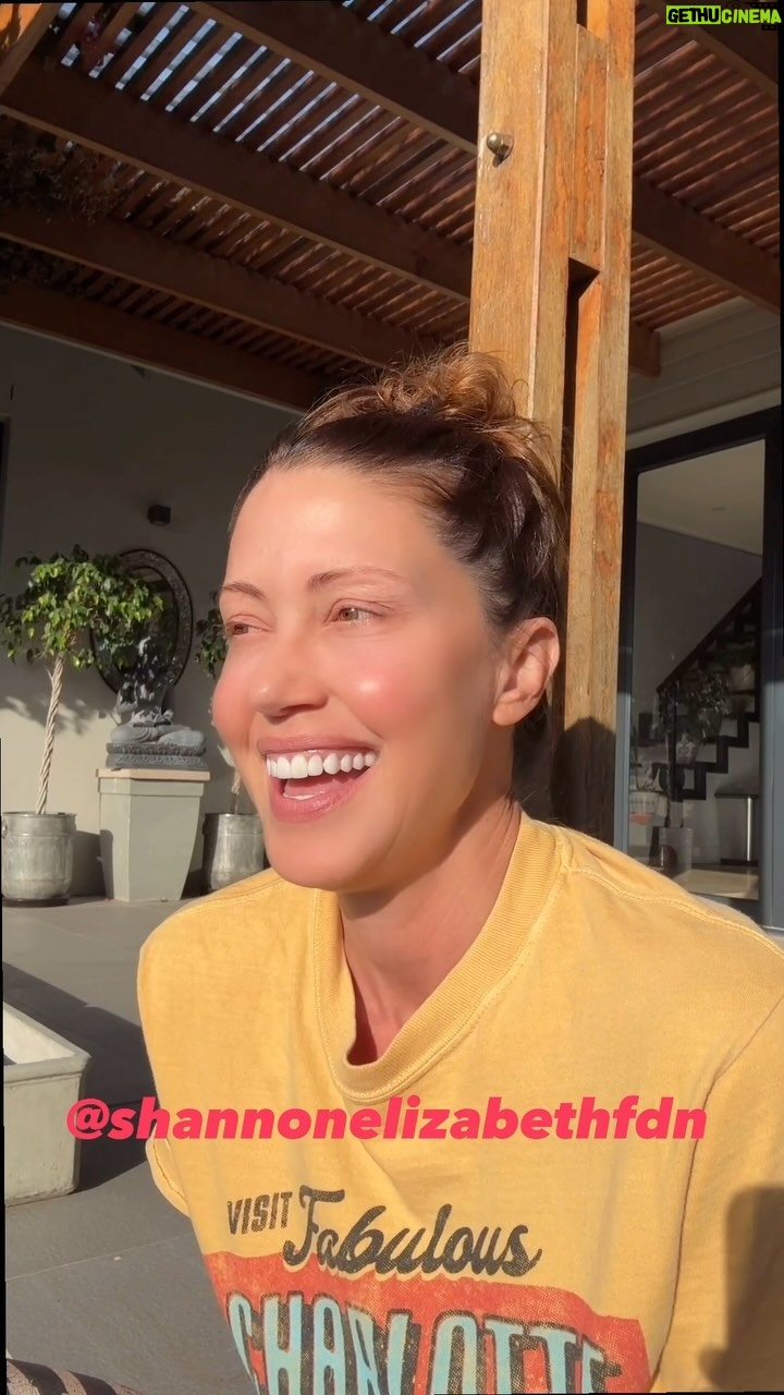 Shannon Elizabeth Instagram - Been on the road with @mikeykayfilms & @shannonelizabethfdn for the last few weeks & it's been INCREDIBLE! Sad to see him go...Cape Town & @conservationguy are crying today as Mikey flies away...we hope he comes back here very soon!! Thank you for your amazing work & all the laughs we had along the way. #mikeykayfilms #munutherhino #shannonelizabethfdn