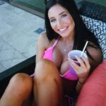 Shannon Woolsey Instagram - summer in december 🔆