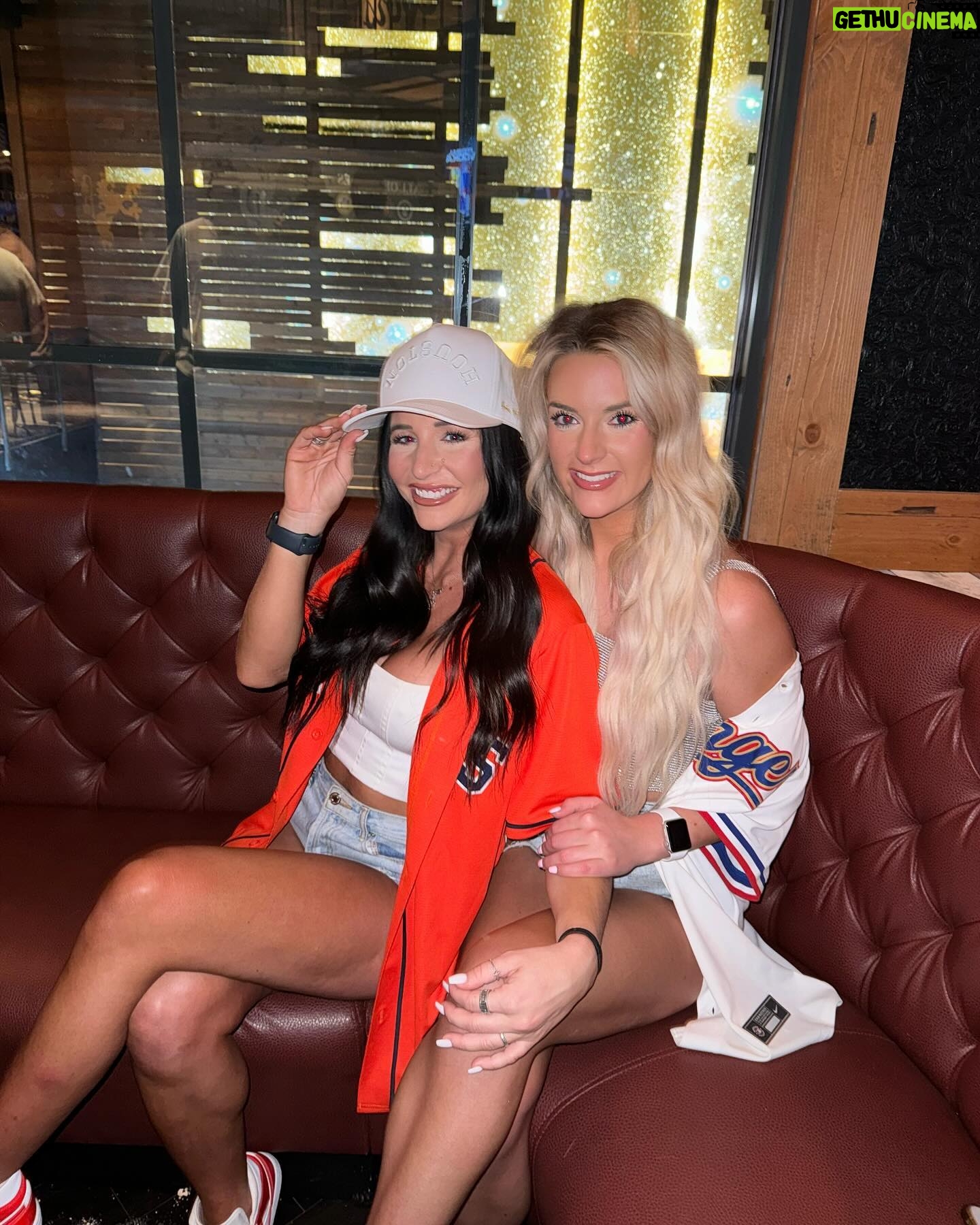 Shannon Woolsey Instagram - we were only friends for these pictures #astros #rangers