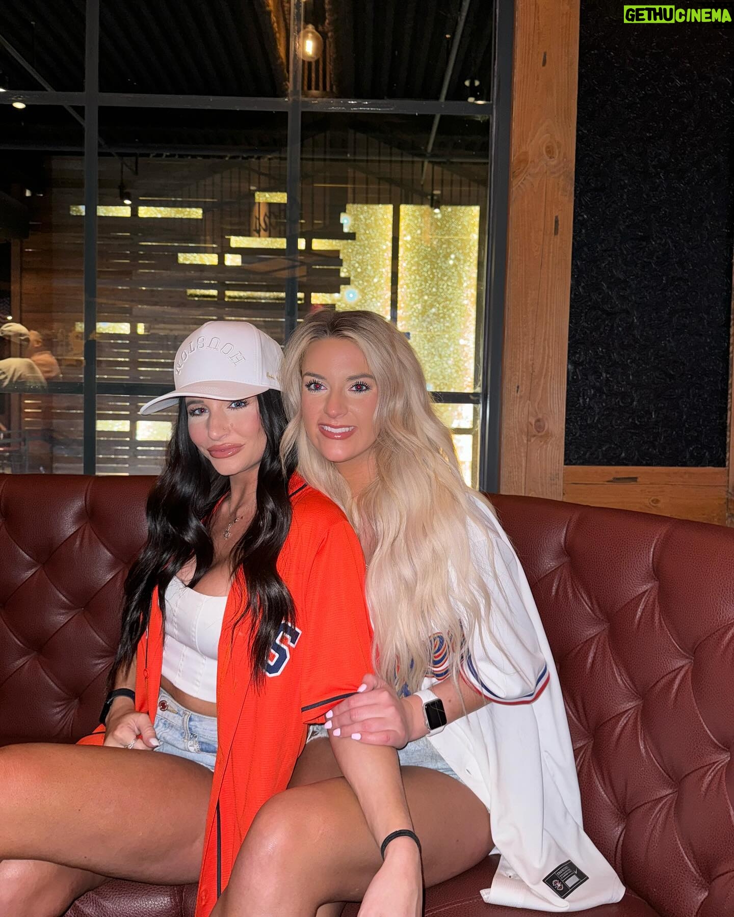 Shannon Woolsey Instagram - we were only friends for these pictures #astros #rangers