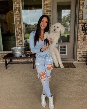 Shannon Woolsey Instagram - me myself & yeti on thanksgiving 🤌🏼