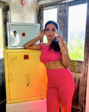 Shanti Priya Instagram - “Summer bliss in a tiny package ☀️💕”

shanthipriya shanthi priya actor dancer 

Makeup by yours truly @shanthipriya333 
Hair by @amuthevar 
Stylist @instylewithaditi
Team @_allaboutdisha
Outfit @thenewbold.in
Jewellery @itahdnura

#trending #shanthipriya #marathi #90s #bollywood #actress #trendingreel #fyp #reelsvideo #explorepage #reelsvideo