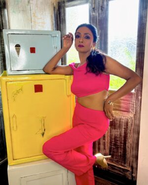 Shanti Priya Instagram - “Summer bliss in a tiny package ☀️💕”

shanthipriya shanthi priya actor dancer 

Makeup by yours truly @shanthipriya333 
Hair by @amuthevar 
Stylist @instylewithaditi
Team @_allaboutdisha
Outfit @thenewbold.in
Jewellery @itahdnura

#trending #shanthipriya #marathi #90s #bollywood #actress #trendingreel #fyp #reelsvideo #explorepage #reelsvideo