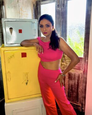 Shanti Priya Instagram - “Summer bliss in a tiny package ☀️💕”

shanthipriya shanthi priya actor dancer 

Makeup by yours truly @shanthipriya333 
Hair by @amuthevar 
Stylist @instylewithaditi
Team @_allaboutdisha
Outfit @thenewbold.in
Jewellery @itahdnura

#trending #shanthipriya #marathi #90s #bollywood #actress #trendingreel #fyp #reelsvideo #explorepage #reelsvideo