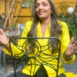 Shanti Priya Instagram - BTS of @punetimesonline ♥️ Enjoyed every bit 🧿 @malakaspice Bts pune interview shanthipriya shanthi priya actor dancer mother family #