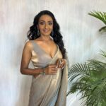 Shanti Priya Instagram – Twirling into the weekend in this gorgeous saree 🧿

Outfit:-@swtantraofficial 

Makeup & styled by yours truly @shanthipriya333 

Hair by @amuthevar 

shanthipriya #saree #mumbai 

#instapost #trending #fyp #shanthipriya #ootd #event #post