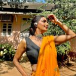Shanti Priya Instagram - “Sunkissed days and endless adventures. 🌞 ✨ #SummerMagic” shanthipriya shanthi priya actor dancer Make up by your truly @shanthipriya333 Hair by @amuthevar Stylist @instylewithaditi Team @_allaboutdisha Saree @forsarees Jewellery @gewelsbymona & @shanthipriya333 #trending #shanthipriya #marathi #90s #bollywood #actress #trendingreel #fyp #reelsvideo #explorepage #reelsvideo