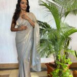 Shanti Priya Instagram – Twirling into the weekend in this gorgeous saree 🧿

Outfit:-@swtantraofficial 

Makeup & styled by yours truly @shanthipriya333 

Hair by @amuthevar 

shanthipriya #saree #mumbai 

#instapost #trending #fyp #shanthipriya #ootd #event #post
