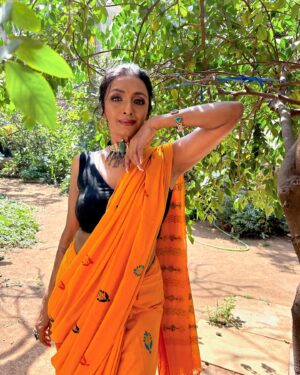 Shanti Priya Instagram - Can’t stop the feeling 💫💫💫

shanthipriya shanthi priya actor dancer 

Makeup by yours truly @shanthipriya333 
Hair by @amuthevar 
Stylist @instylewithaditi
Team @_allaboutdisha
Saree @forsarees
Jewellery @gewelsbymona @shanthipriya333 

#instapost #trending #fyp #shanthipriya #ootd #event #post