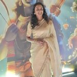 Shanti Priya Instagram – Immensely blessed and euphoric to be a part of the magnanimous #MahakavyaRamayan, curated by the #MaharashtraGovt. 

As an #artist, we crave for appreciation for the work we do, and I am very grateful to the government who felicitated me and honoured me with so much love and respect. 💗✨

Also, a heartfelt appreciation to the incredible #artists, #choreographers, and #directors behind the enchanting stage setup. Your creative brilliance and collaborative efforts transformed the performance into a captivating visual feast.💫💗

@lalit.prabhakar 
@mrunmayeedeshpande 
@soniaparchure 

Jai Hind! ❤️
Jai Maharashtra! ❤️

@devendra_fadnavis 
@ajitpawarspeaks 
@agsawant 
@sudhir.mungantiwar 
@kesarkar_deepak
@mieknathshinde

Make-up & Styled by Yours Truly @shanthipriya333 
Hair by @amuthevar
Pr: @oceanmediapr 
Outfit by : @banarasi_baithak 
Edited & SM by : @mitalishrestha @khushithapa.20 

#mahakavyaramayan #maharashtragovernment #marathi #shanthipriya #geetramayan