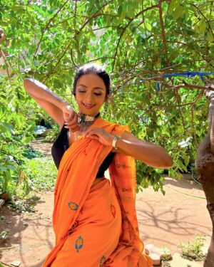 Shanti Priya Instagram - Can’t stop the feeling 💫💫💫

shanthipriya shanthi priya actor dancer 

Makeup by yours truly @shanthipriya333 
Hair by @amuthevar 
Stylist @instylewithaditi
Team @_allaboutdisha
Saree @forsarees
Jewellery @gewelsbymona @shanthipriya333 

#instapost #trending #fyp #shanthipriya #ootd #event #post