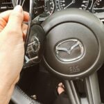 Shany Nadan Instagram - ¡FIRST MONTH CHECK! Ha pasado un mes desde que recibí mi nuevo Mazda CX-30 y LO AMO! 🫶 Además de tener un diseño demasiado elegante y stylish 💅🏻 me encanta lo cómodo y seguro que es conducirlo. Amo todos sus detalles! ✨El cuero azul, la tecnología, las asistencias, la consola, todoooo! @mazdaecuador #mazdaecuador