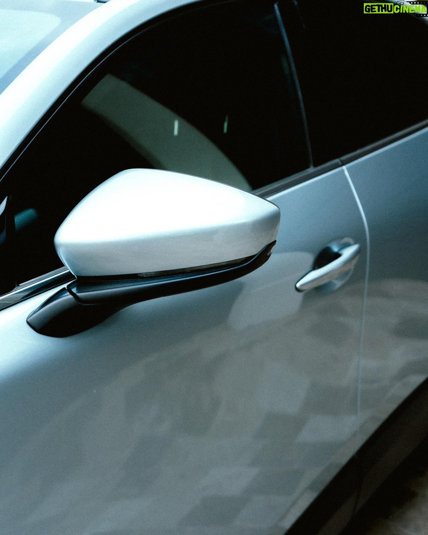 Shany Nadan Instagram - 3 MONTHS CHECK 🫶  Han pasado 3 meses desde que tengo mi Mazda CX-30 @mazdaecuador y no hay mejor sentimiento que sentir la libertad de poder manejar a donde YO quiera! ✨ #MazdaCX30