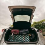 Shany Nadan Instagram - Empaque y vamos! 💨 Lista para emprender un nuevo viaje y SI, soy de la que llevo mil maletas para 2 dias 😂 pero tengo la suerte de contar con mi Mazda CX 30 @mazdaecuador que tiene una maletera súper espaciosa y cómoda. Subimos el volumen a la musiquita and here we gooooo! ✨