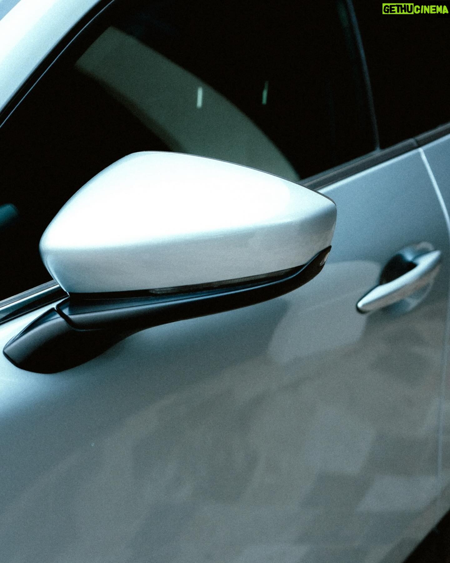 Shany Nadan Instagram - Kodo inspo ✨ ¿Sabían qué Kodo significa “Alma en movimiento”? ¿Y qué esa es la filosofía de diseño detrás de Mazda? El KODO design se caracteriza por sus líneas fluidas y elegantes, que crean una sensación de movimiento, dinamismo y fuerza incluso cuando el auto está detenido. Mazda es diseño 💫 @mazdaecuador