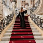 Shany Nadan Instagram - Appreciation post ✨ Gacias @ornella.lebed @ornellalebedstyle por siempre captar lo que busco y traducirlo a través de tus diseños! AME este vestido: el corte, sus mangas, su sobriedad y elegancia 🖤 GRACIAS por acompañarme en todos mis eventos! Larga vida al diseño ecuatoriano 🙌🇪🇨 #consumeecuador #diseñoecuatoriano #shoplocal