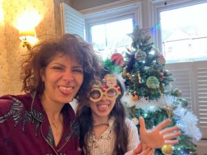 Shappi Khorsandi Instagram - The Merriest of Christmas to you all. It has been lovely 🥰 🎄