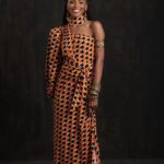 Sharam Diniz Instagram – Dia de África 🌍
O famoso berço da humanidade… então decidi trazer alguns dos looks icónicos da Raínha Makeda. 🥰
Nunca parei para pensar no quão importante a representativade é, até perceber a sua respectiva importância. Poder me rever em qualquer cenário, situação e natureza belíssima da vida. Eis aqui o que esse trabalho lindo me trouxe, uma visão mais ampla de que existe espaço para todos pois a diferença torna-nos mais humanos e juntos construímos coisas incríveis. 

#serieReiS