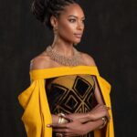 Sharam Diniz Instagram – Esta é Makeda, 

Uma figura etíope poderosa, sábia e justa de um reino muito rico da época…
Que me deu a honra de ser protagonista na 10.a temporada da série Reis. Sendo o meu primeiro trabalho como atriz na teledramaturgia Brasileira 🇧🇷 

A Raínha de Sabá veio me ensinar que realmente tudo é possível quando você crê mesmo antes de acontecer e, não saber nunca será motivo de vergonha, muito pelo contrário. 

Querer e saber aprender com quem sabe mais do que nós demonstra maturidade e alguma humildade da nossa parte, para que possamos ser e fazer melhor. 
Gratidão a todos que contribuíram para que esse sonho, se tornasse realidade. 

 @seriereis 🎞️
@seriellaproductions 🎥 
@u.m.netto 📷 

#REIS #Makeda #RaínhadeSabá