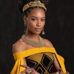 Sharam Diniz Instagram – Esta é Makeda, 

Uma figura etíope poderosa, sábia e justa de um reino muito rico da época…
Que me deu a honra de ser protagonista na 10.a temporada da série Reis. Sendo o meu primeiro trabalho como atriz na teledramaturgia Brasileira 🇧🇷 

A Raínha de Sabá veio me ensinar que realmente tudo é possível quando você crê mesmo antes de acontecer e, não saber nunca será motivo de vergonha, muito pelo contrário. 

Querer e saber aprender com quem sabe mais do que nós demonstra maturidade e alguma humildade da nossa parte, para que possamos ser e fazer melhor. 
Gratidão a todos que contribuíram para que esse sonho, se tornasse realidade. 

 @seriereis 🎞️
@seriellaproductions 🎥 
@u.m.netto 📷 

#REIS #Makeda #RaínhadeSabá