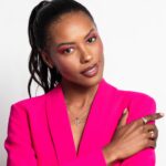 Sharam Diniz Instagram – São tantas as bênçãos que eu nem sei como expressar tamanha alegria e felicidade. Mas partilhá-las convosco faz parte, porque também fazem parte de todo este processo de aprendizagem. Aprendi que dos melhores tiramos os bons exemplos. Disciplina… Foco… Saúde são peças fundamentais. Bastante lisonjeada e feliz em fazer parte desta marca que une jóias, moda e tradição ~ @arany.portugal 💖

#ad