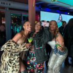Sharam Diniz Instagram – Parabéns @soraiaramoss pela noite incrível! Entre arte e cultura, abraçamos o que nos faz bem. E ontem não foi diferente, celebramos entre cantores, modelos, blogueirinhas, influencers todo mundo junto. Porque amor é isso… é partilha, é dança, é alegria e alguns cocktails à mistura! Sucessos sucessivos 
🙏🏾🙌🏾💃🏿🎉🍸 

 Att: A gata foi vestida pela @duartehajime 💁🏾‍♀️ asmeiii