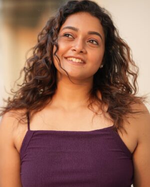 Sharanya Ramachandran Instagram - The golden smile to the days of wine and roses