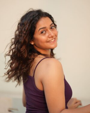 Sharanya Ramachandran Instagram - The golden smile to the days of wine and roses