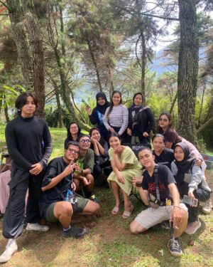 Shareefa Daanish Instagram - Terima kasih kepada semua teman2 cast and crew.
Dan 711.122 penonton yang sudah menemani Ibu Sekar hinggal Ajalnya tiba, kami pamit dari bioskop 🙏