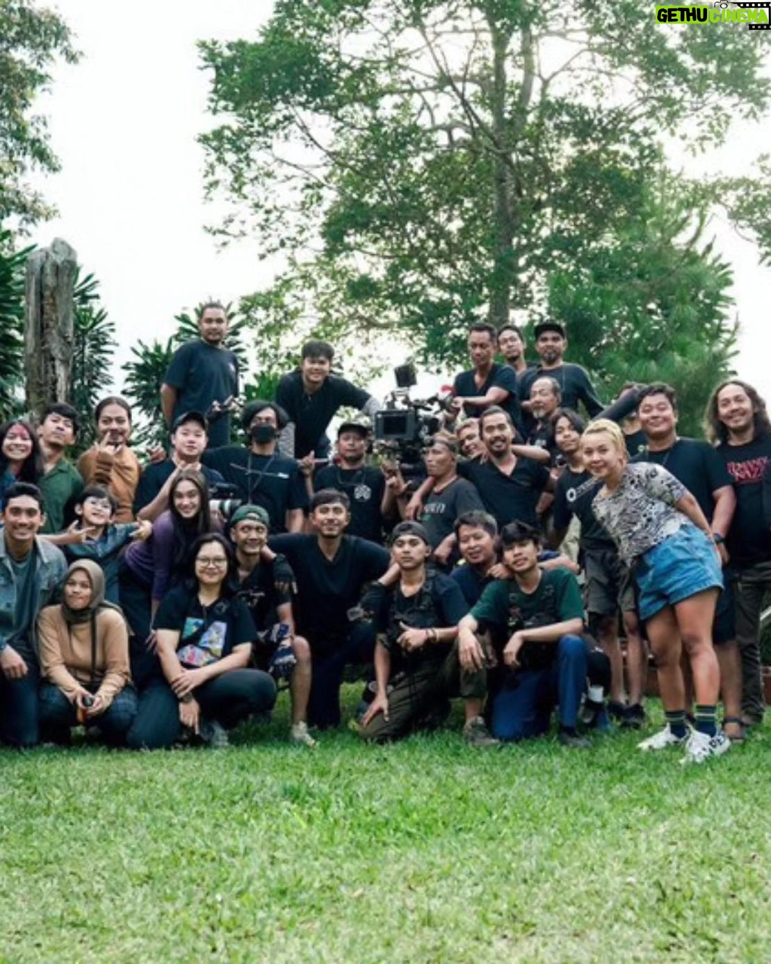 Shareefa Daanish - 3 Likes - Terima kasih kepada semua teman2 cast and crew.
Dan 711.122 penonton yang sudah menemani Ibu Sekar hinggal Ajalnya tiba, kami pamit dari bioskop 🙏
