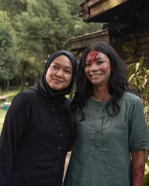 Shareefa Daanish Instagram - Terima kasih kepada semua teman2 cast and crew.
Dan 711.122 penonton yang sudah menemani Ibu Sekar hinggal Ajalnya tiba, kami pamit dari bioskop 🙏