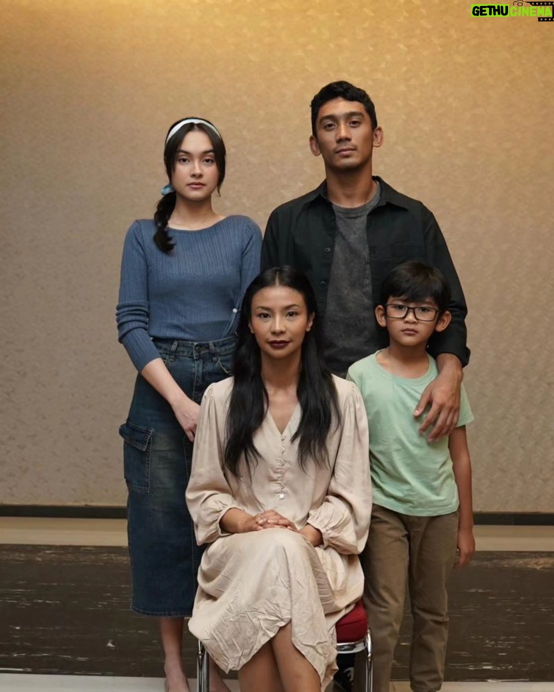Shareefa Daanish - 3 Likes - Terima kasih kepada semua teman2 cast and crew.
Dan 711.122 penonton yang sudah menemani Ibu Sekar hinggal Ajalnya tiba, kami pamit dari bioskop 🙏