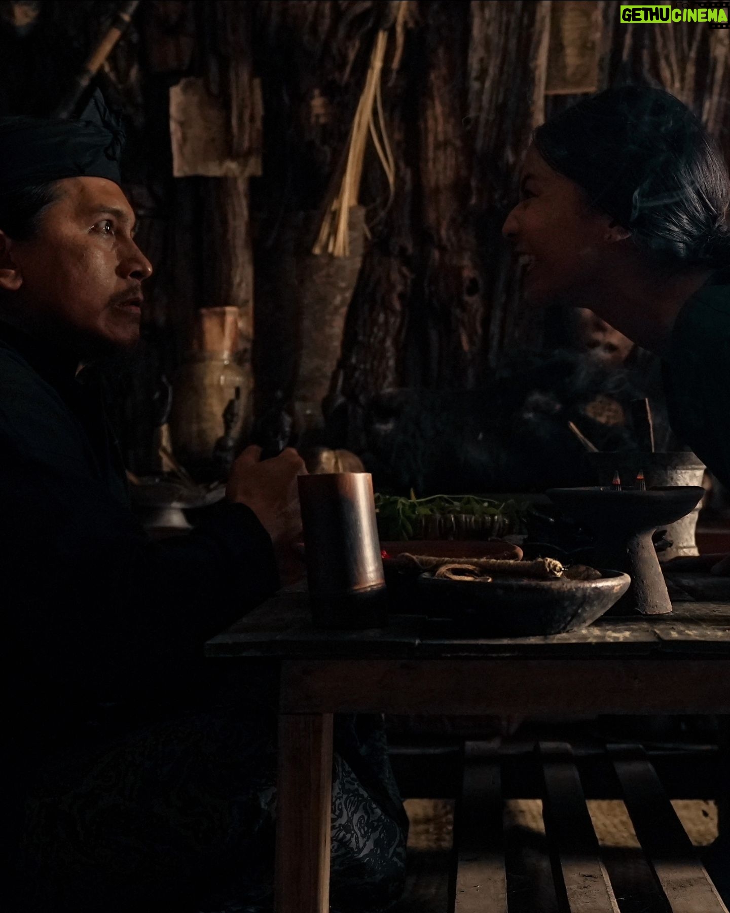 Shareefa Daanish - 3 Likes - Terima kasih kepada semua teman2 cast and crew.
Dan 711.122 penonton yang sudah menemani Ibu Sekar hinggal Ajalnya tiba, kami pamit dari bioskop 🙏