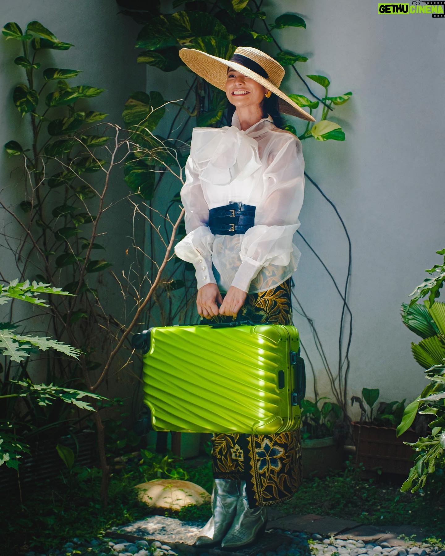 Shareefa Daanish - 3.2K Likes - When this pandemic’s ended, I’ll be so ready to travel in style with this @tumitravel 19 Degree Alumunium case 😊
#TUMIIndonesia #PerfectingTheJourney @mapfashion