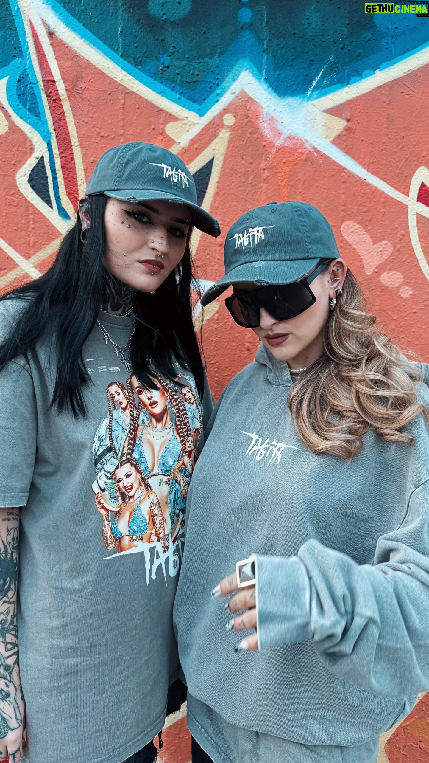 Sharlota Instagram - Tabita uz zitra🫶🏼🤌🏼🔥 merch objednavej na blakk.market🖤