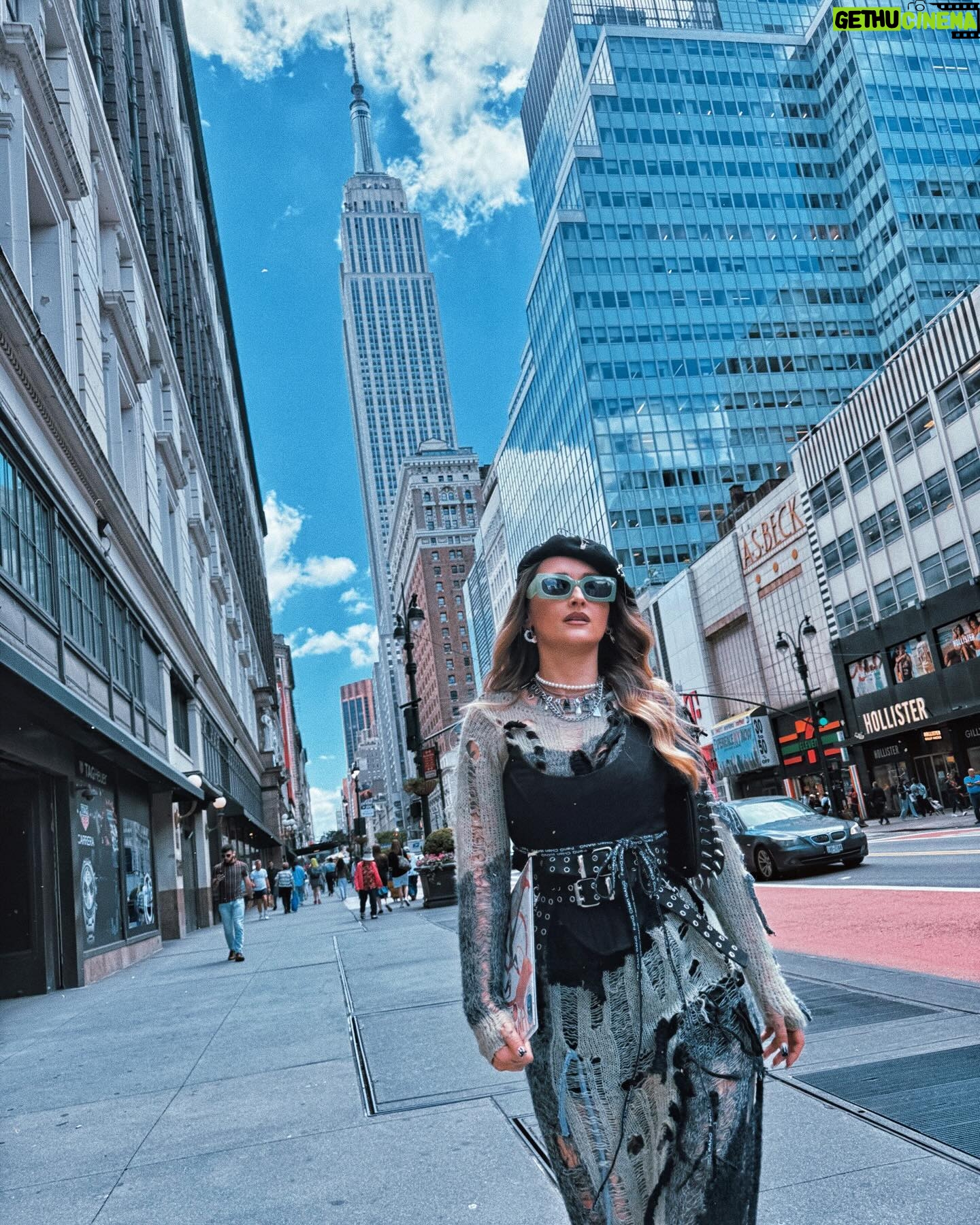 Sharlota Instagram - Prvni stripky z vyletu✨🌸🫶🏼🥹 #newyork