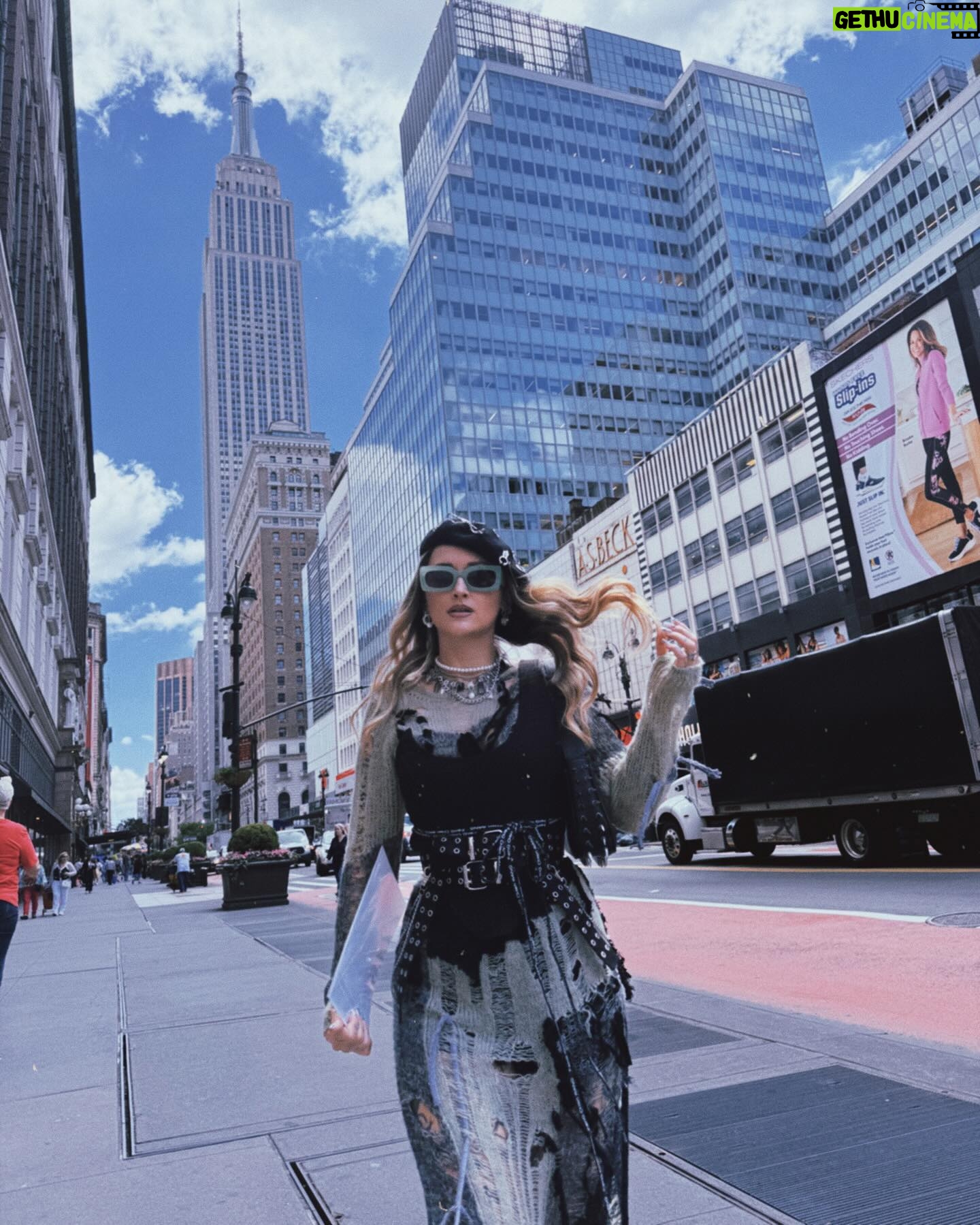 Sharlota Instagram - Prvni stripky z vyletu✨🌸🫶🏼🥹 #newyork
