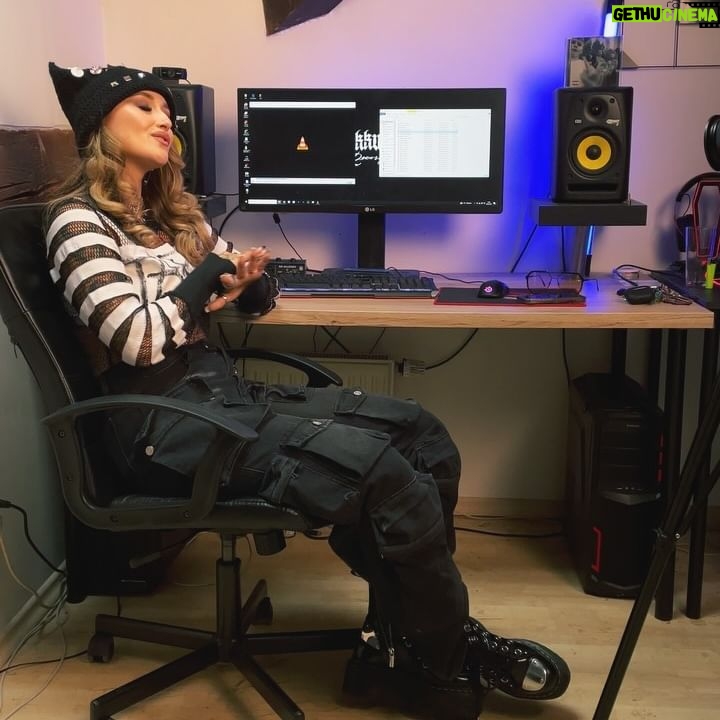 Sharlota Instagram - Uz zitra #snippet at vite na co se muzete tesit🔥🫶🏼 Tabita 24/5/2024