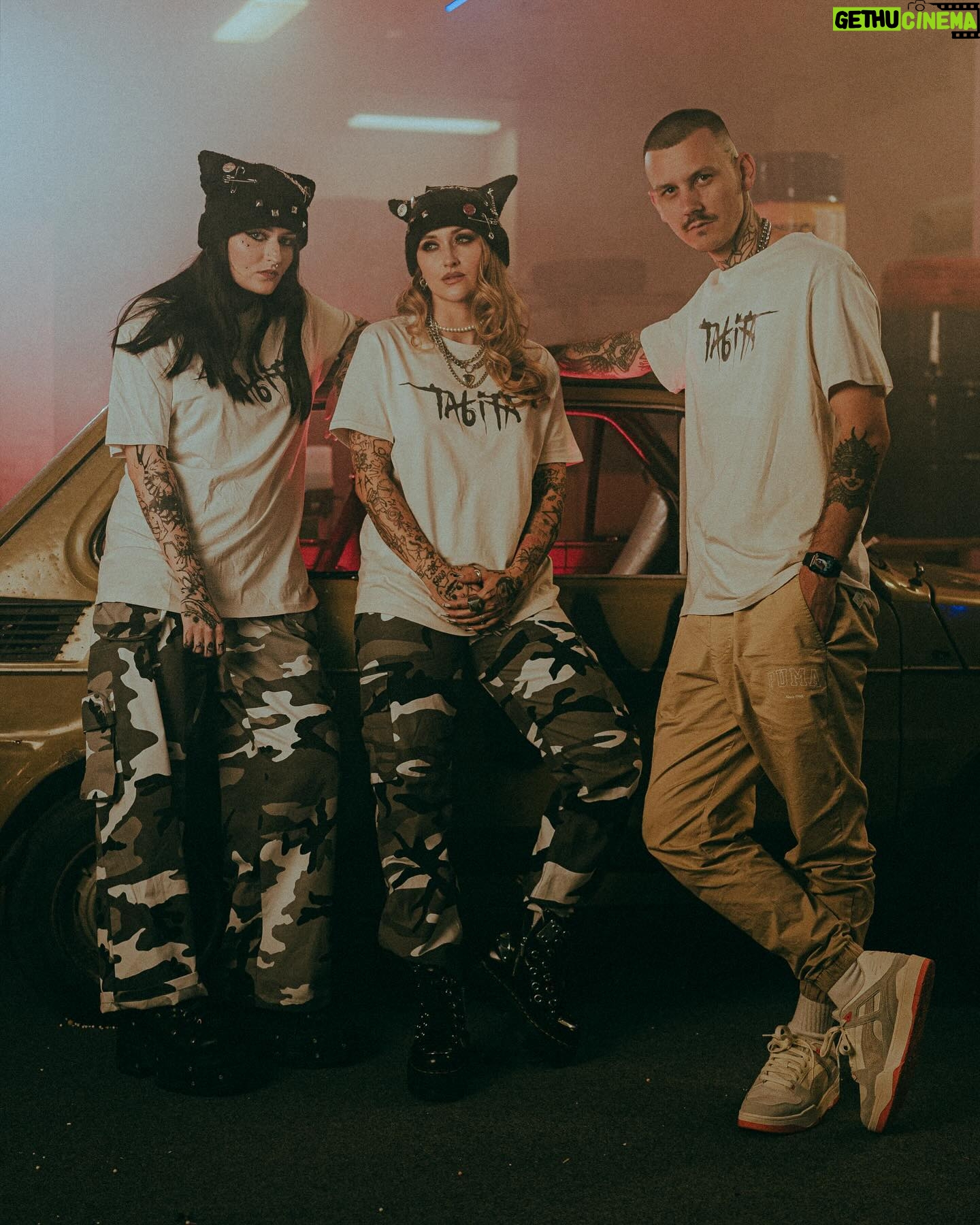 Sharlota Instagram - Backstage Karty🔥 📸 @purplcikady Merch najdes na blakk.market Blakkwood Triko Sharlota Tabita Logo Blakkwood Kulich Devil Hat Sharlota Tabita Blakkwood Sharlota Tabita Accessories