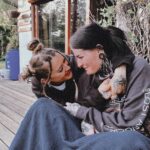 Sharlota Instagram - Zijeme zivot🫶🏼 moje deska, moje dite uz bude brzo venku a ja mam zase mix vsech emoci🥹 tak se tesim az bude Tabita na svete 24/5/2024🖤