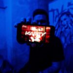 Sharlota Instagram - Šája dneska vydala svoje nové album “tabita” ke kterému jsme potočili i rychlej klípek na track “karty”, tak to upaluj zkontrolovat na kanál @blakkwoodrecords 🫡🃏🖤