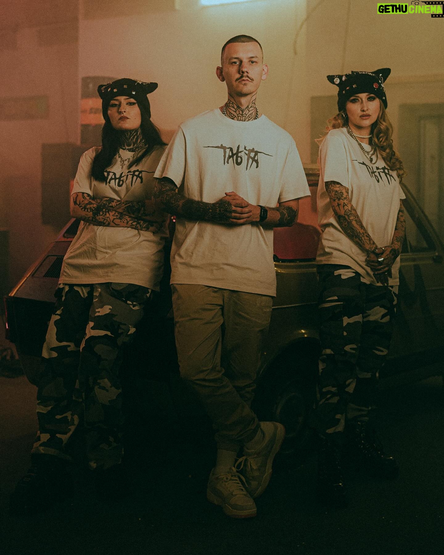 Sharlota Instagram - Backstage Karty🔥 📸 @purplcikady Merch najdes na blakk.market Blakkwood Triko Sharlota Tabita Logo Blakkwood Kulich Devil Hat Sharlota Tabita Blakkwood Sharlota Tabita Accessories