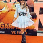Sharlota Instagram - Dnesni krasna premiera #garfieldvefilmu 🧡🫶🏼 bylo to vtipny i dojemny, to na animakach miluju! Dekuju @falconfilmovenovinky ✊🏼✨ moje mini role kravicky Ethel je mega cuteeee😘