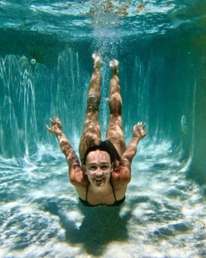 Sharni Vinson Instagram - 🧜‍♀️ 💦  @gopro 

#mermaid #underwater #reflection #watercolors #underwaterphotography #waterbaby #splash #gopro