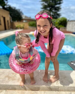 Sharni Vinson Instagram - Sunny Summer Sundays ☀️

#summer #sunday #friends #pool #poolside #pooltime
