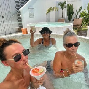 Sharni Vinson Instagram - #InternationalWomensDay 🧖🏽‍♀️ @tankbathhouse 

#spaday #family #women #ladiesdayout #spa #jacuzzi #massage #sauna #steam #coldplunge #cocktails #pamper #bathhouse #tankbathhouse #ladies #love