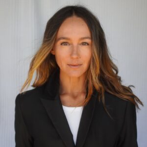 Sharni Vinson Instagram - Business mode 🧳 

📸 @frasbr