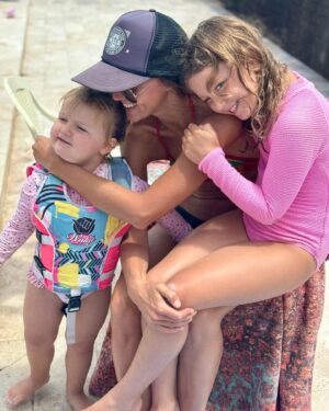Sharni Vinson Instagram - Sunny Summer Sundays ☀️

#summer #sunday #friends #pool #poolside #pooltime