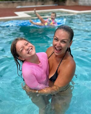 Sharni Vinson Instagram - Sunny Summer Sundays ☀️

#summer #sunday #friends #pool #poolside #pooltime